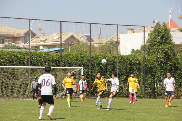 法尔14分14板7帽布莱克尼30分 肯帝亚不敌新疆